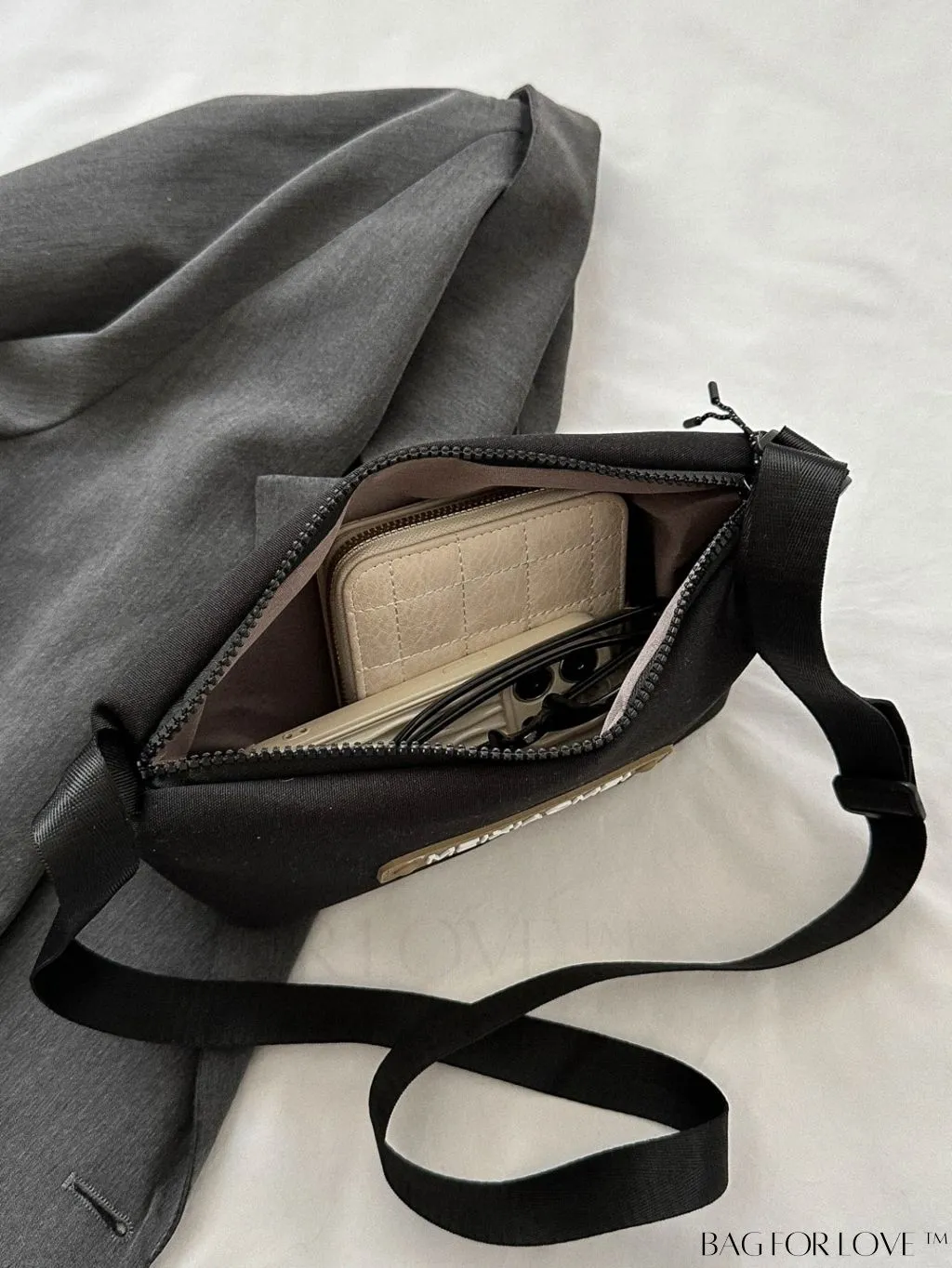 BagForLove - Stylish Lightweight Summer Handbag - Chic Womens Commuter Crossbody Bag with Shoulder Strap