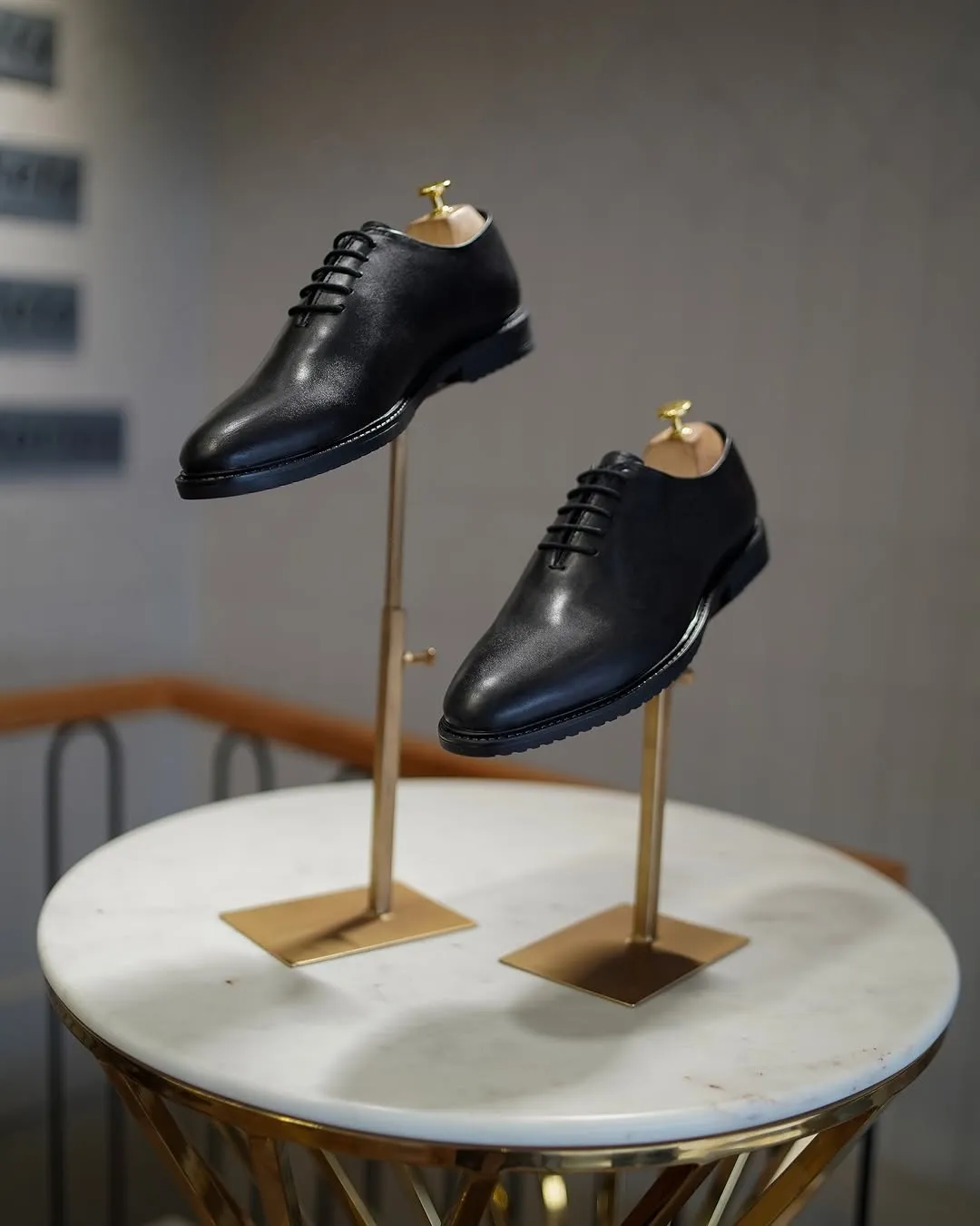 Classic Black Wholecut Oxford — The Epitome of Formal Elegance