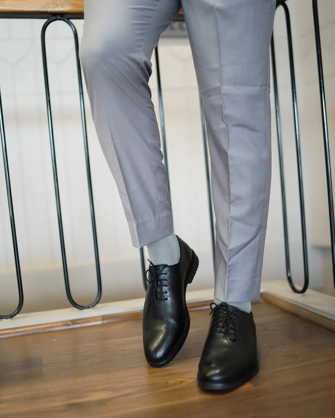 Classic Black Wholecut Oxford — The Epitome of Formal Elegance