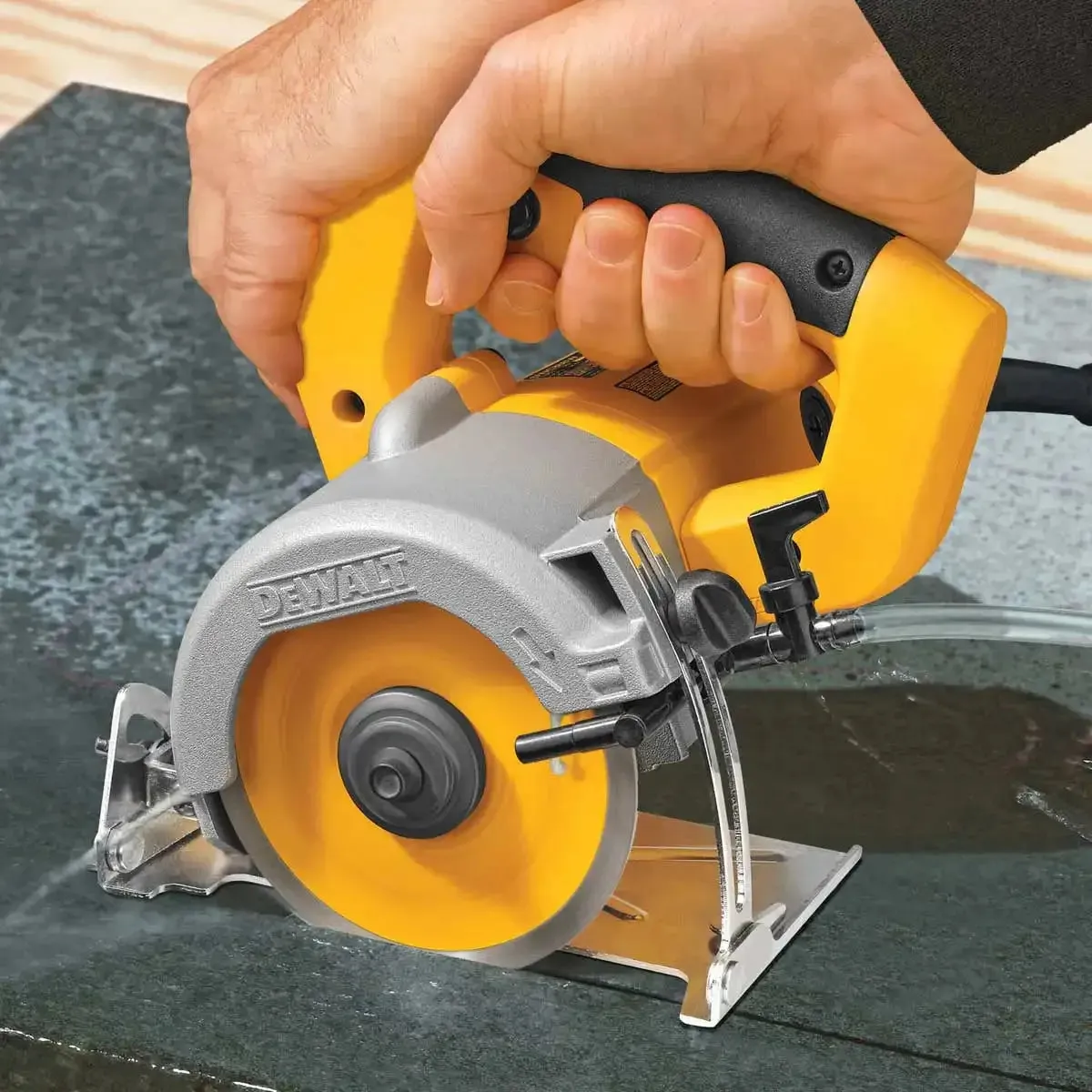 Dewalt Heavy-Duty 4-3/8'' Wet/Dry Tile Saw