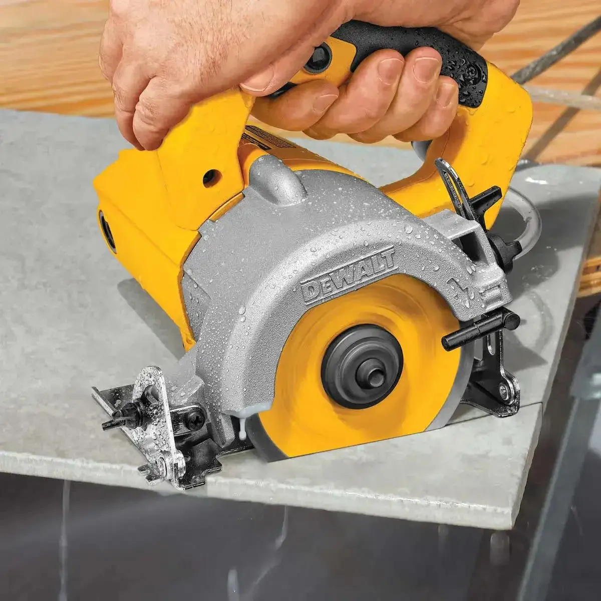 Dewalt Heavy-Duty 4-3/8'' Wet/Dry Tile Saw