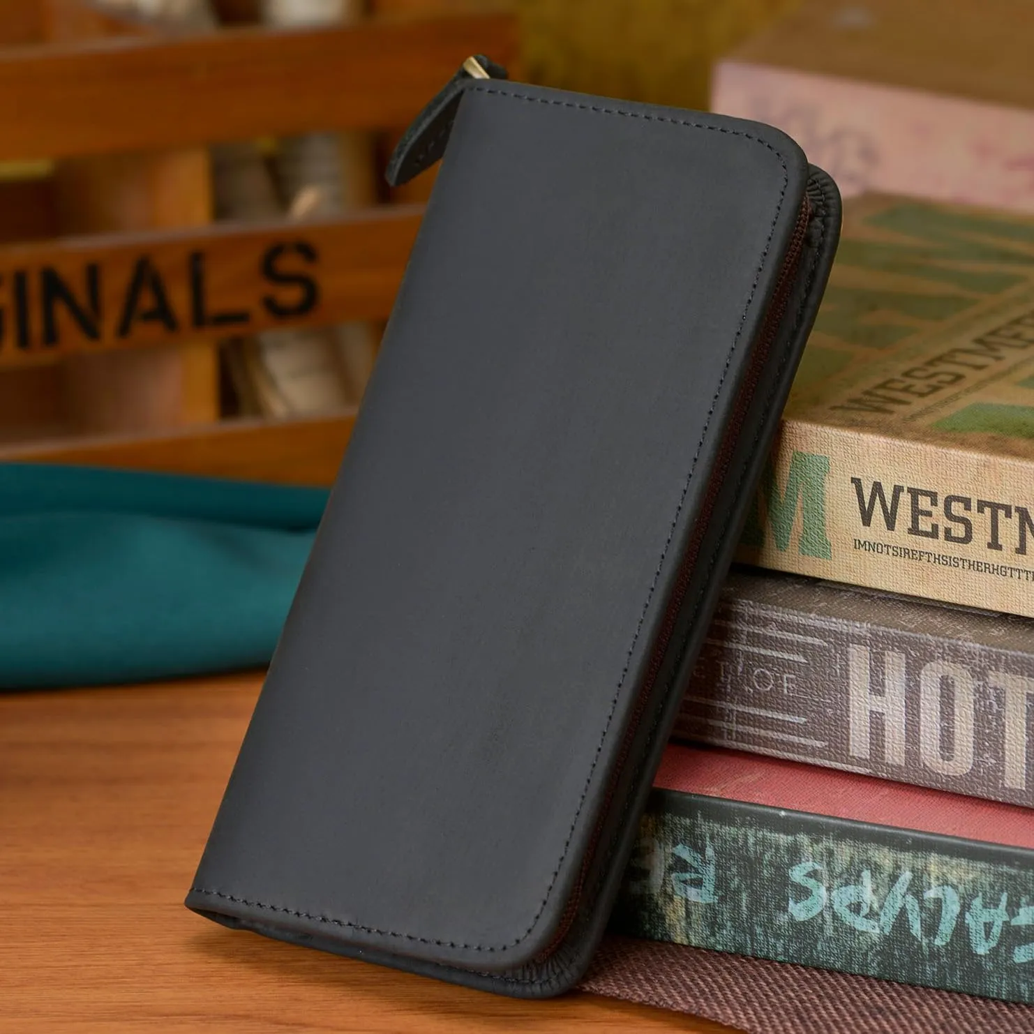 Fountain Pen Case 3 Divided Slots Crazy Horse Leather Pen Holder, Handmade Display Zippered Pouch for Rollerball Pen-Black