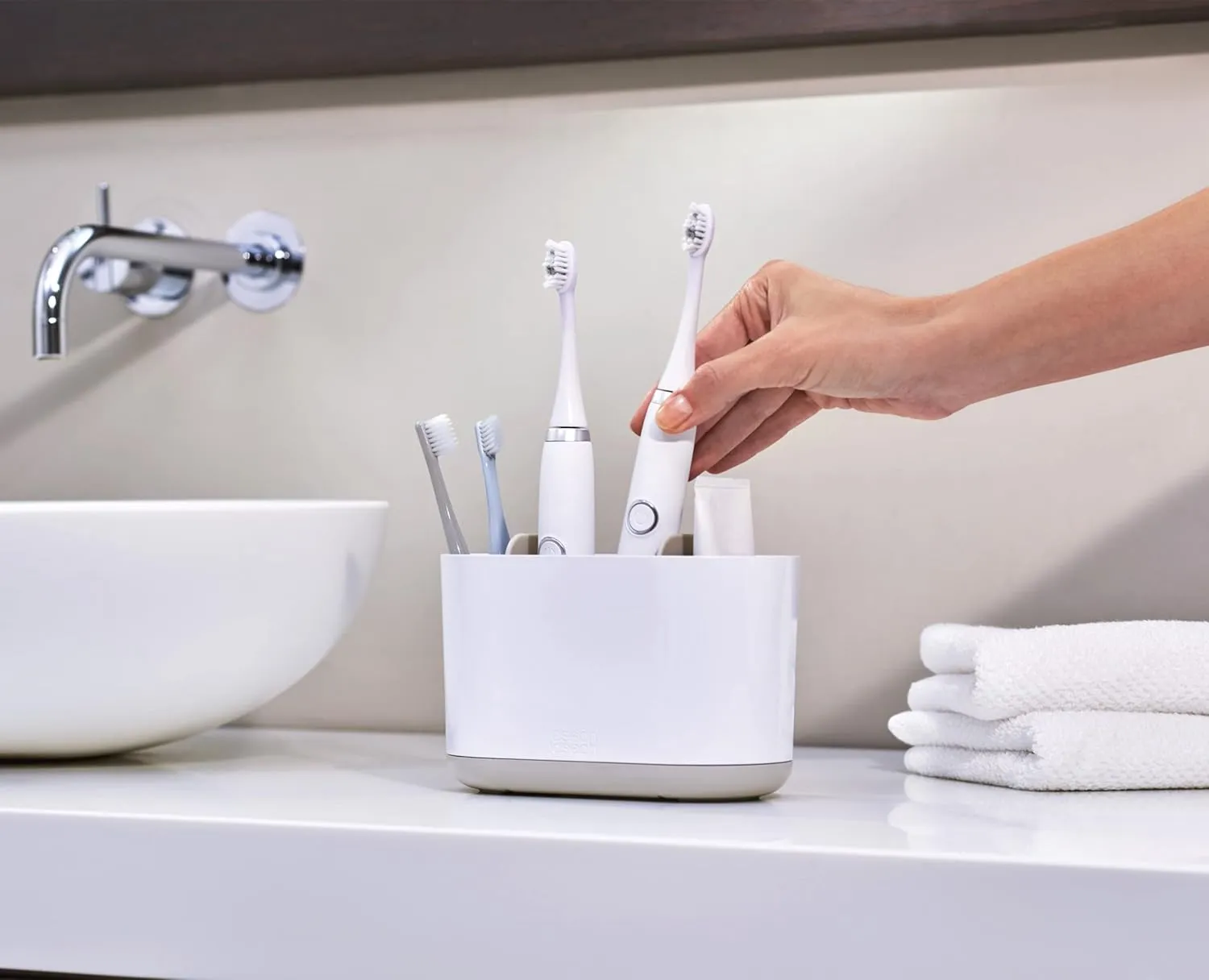 Joseph Joseph Duo Detachable Toothbrush Holder, Compatile with Manual and Electric Toothbrushes, Bathroom Organizer, White, Large