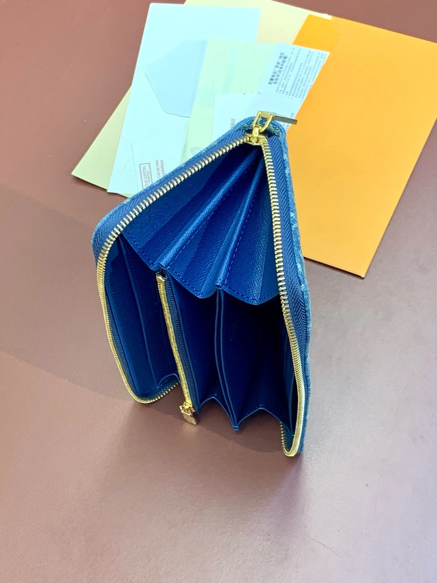 LB932 Zippy Wallet / 7.7 x 4.1 x 1 inches / HIGHEST QUALITY VERSION
