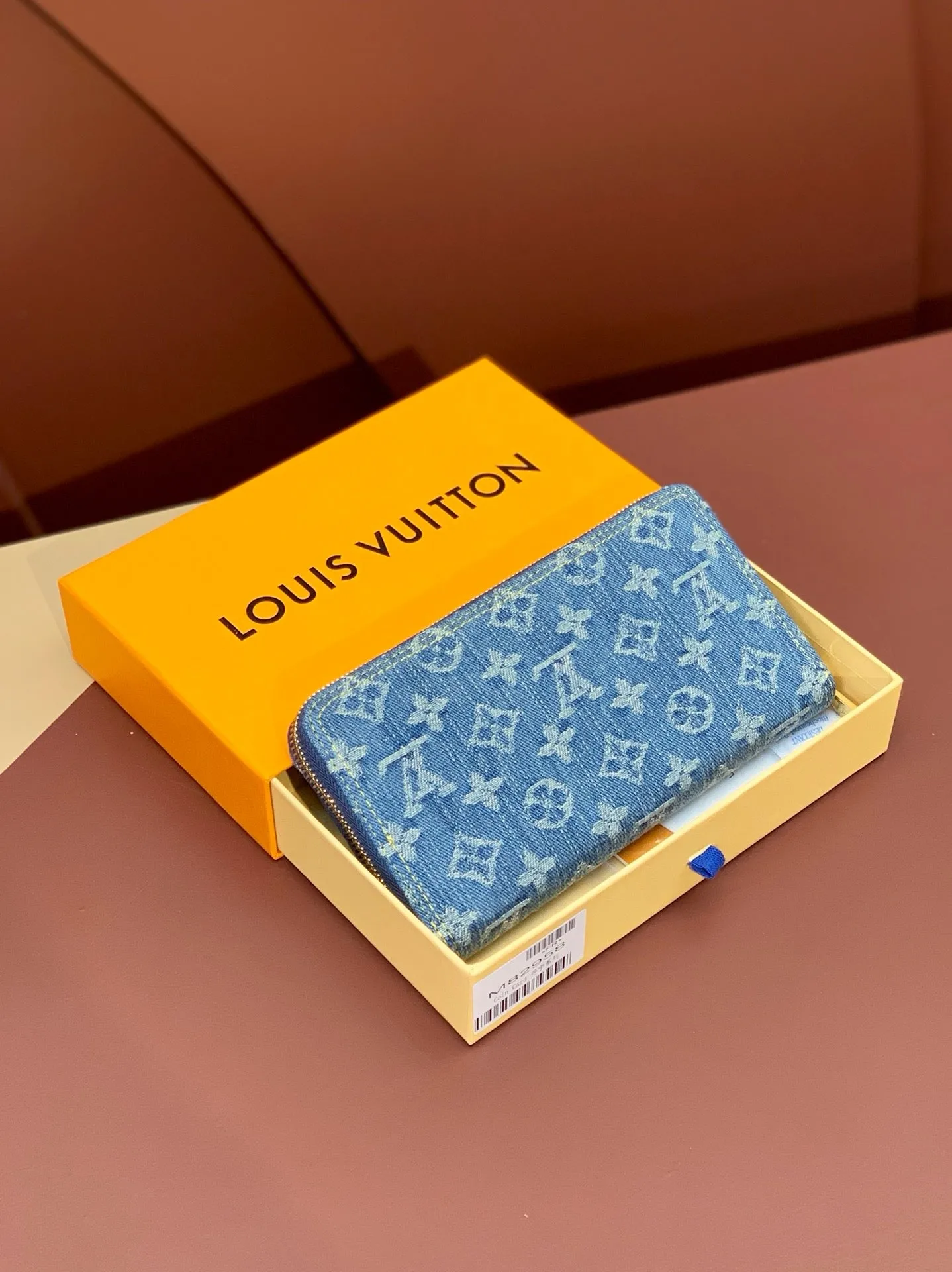 LB932 Zippy Wallet / 7.7 x 4.1 x 1 inches / HIGHEST QUALITY VERSION
