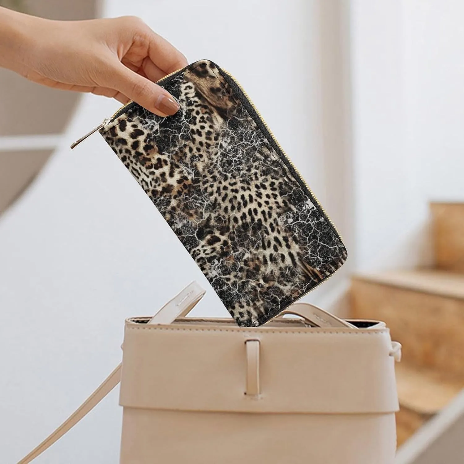 Leopard Animal Fur Pattern Women's Leather Small Wallet Clutch Wallet - Lightweight And Easy to Carry