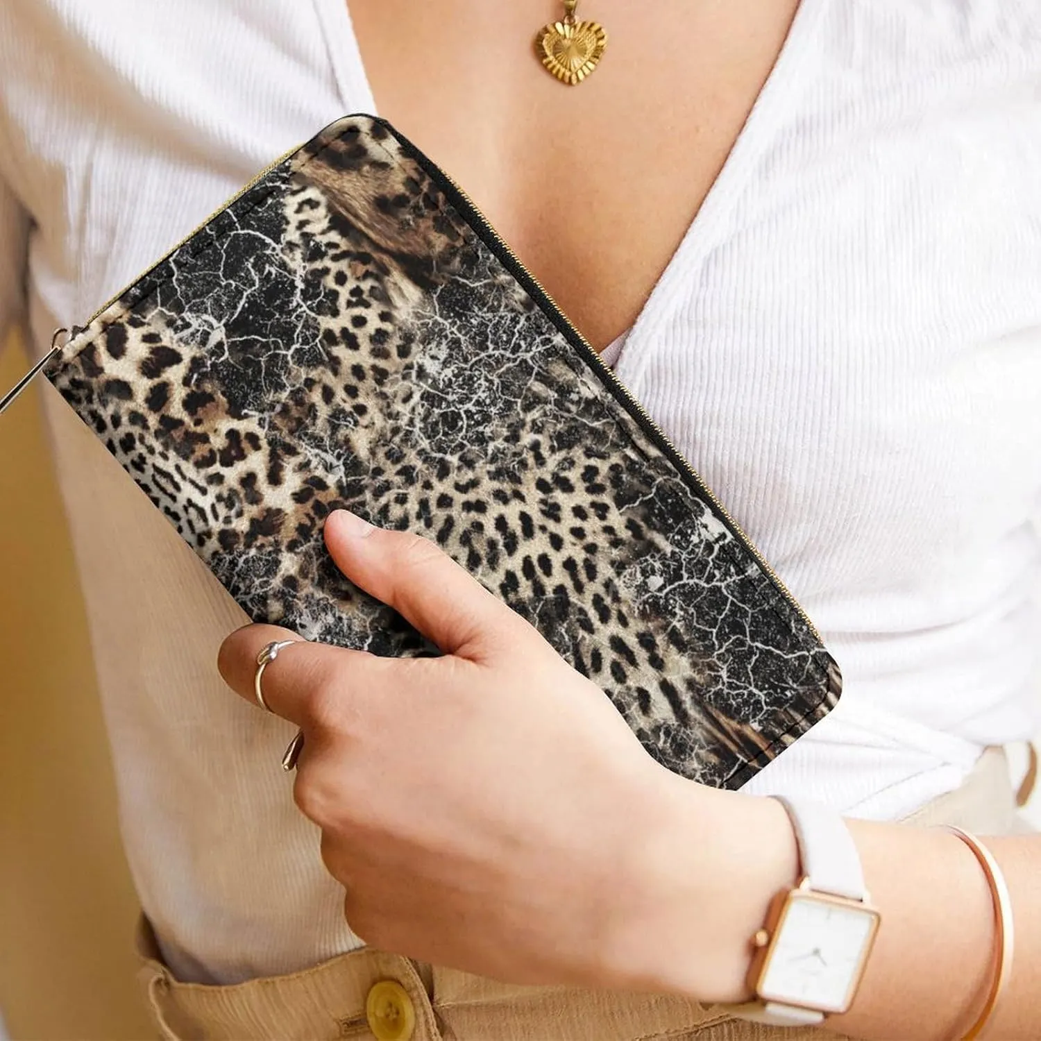 Leopard Animal Fur Pattern Women's Leather Small Wallet Clutch Wallet - Lightweight And Easy to Carry