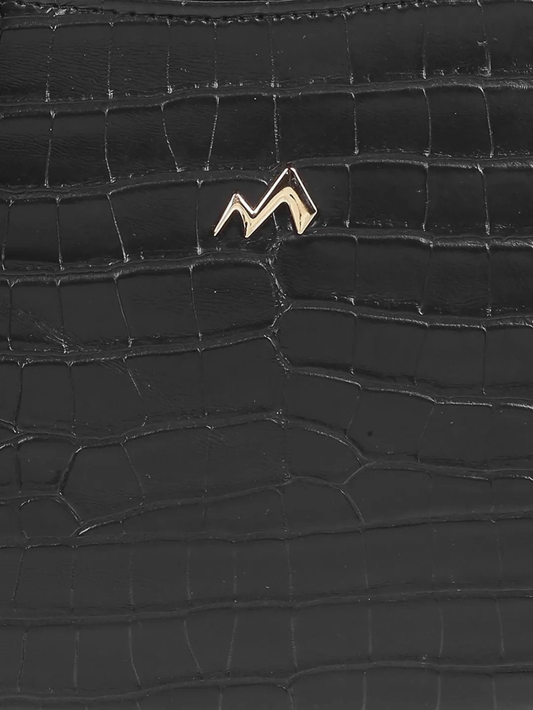 Metro Animal Textured Swagger Handheld Bag