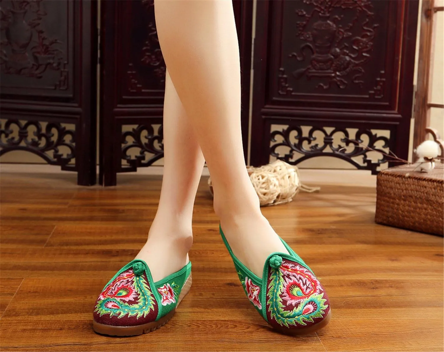 Qhome Women's Floral Embroidery Comfortable Casual Canvas Mules House Slippers Oxford Shoes