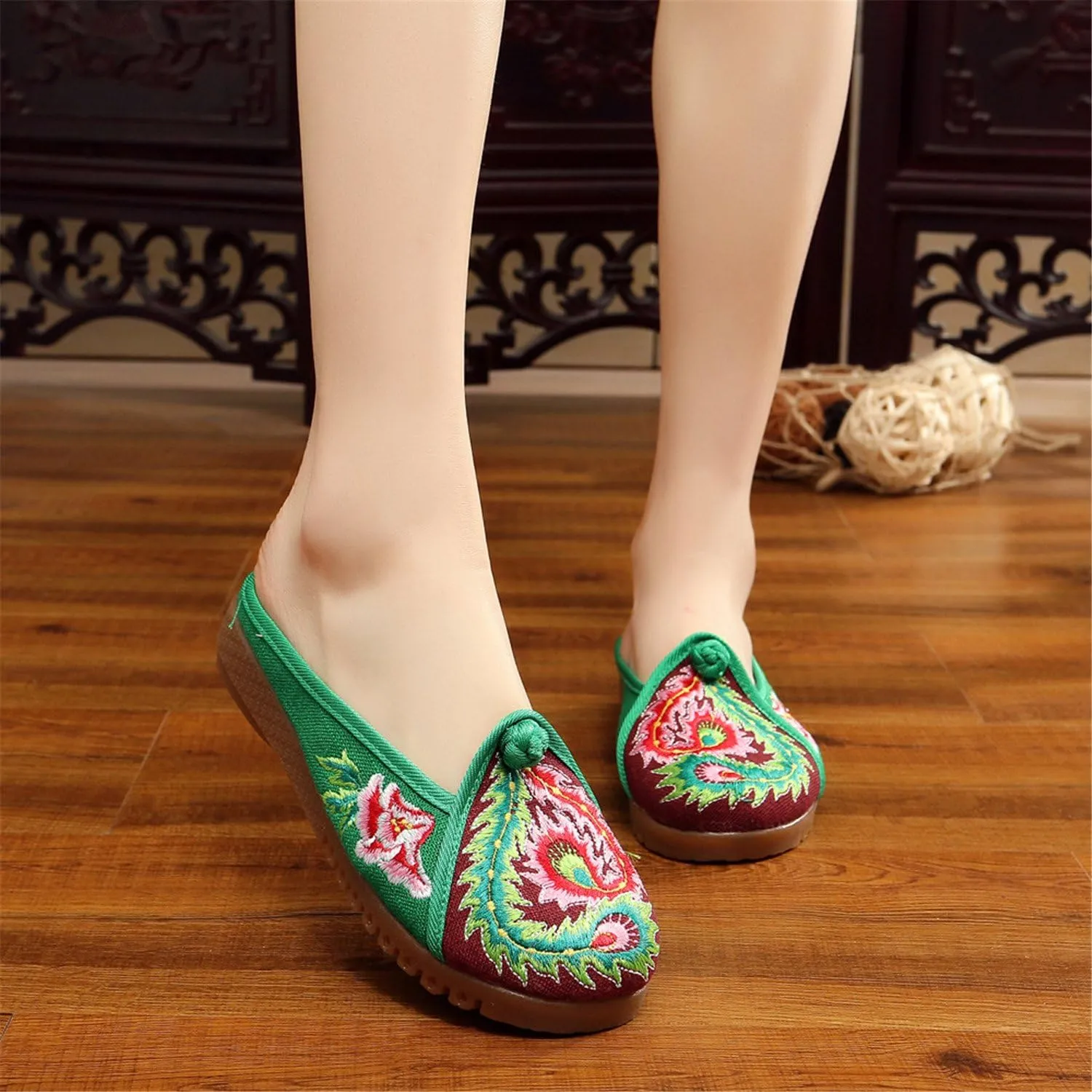 Qhome Women's Floral Embroidery Comfortable Casual Canvas Mules House Slippers Oxford Shoes