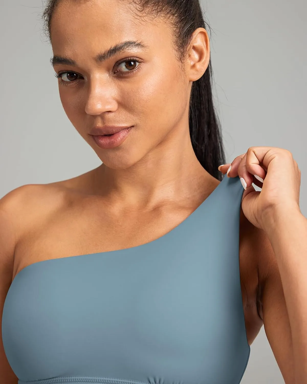 QUEENIEKE Womens One Shoulder Sports Bra Workout Strap Yoga Bras Cute Low Support Tops