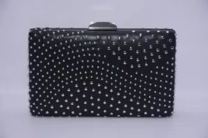 STUDDED BOX CLUTCH IN LEATHER
