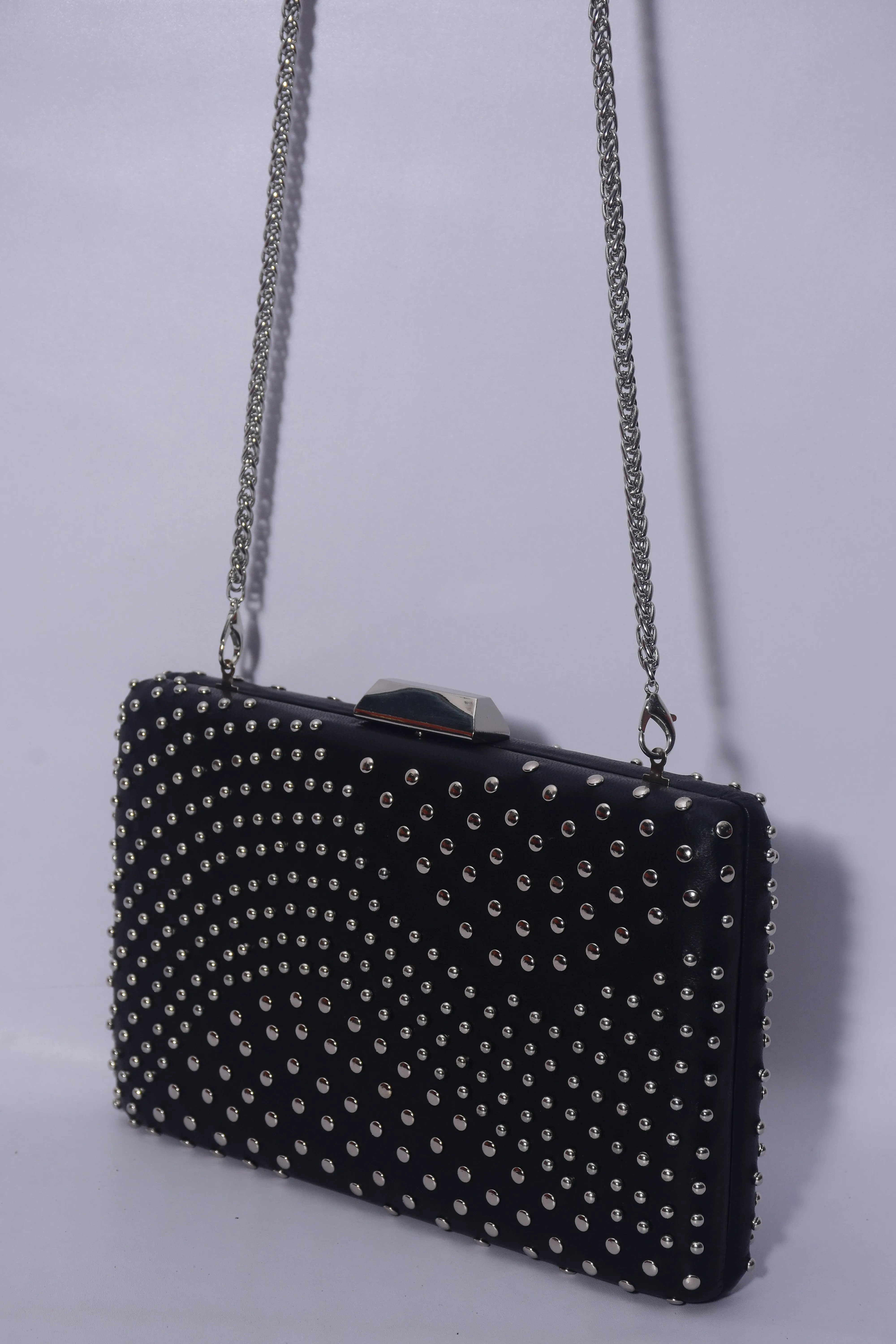 STUDDED BOX CLUTCH IN LEATHER