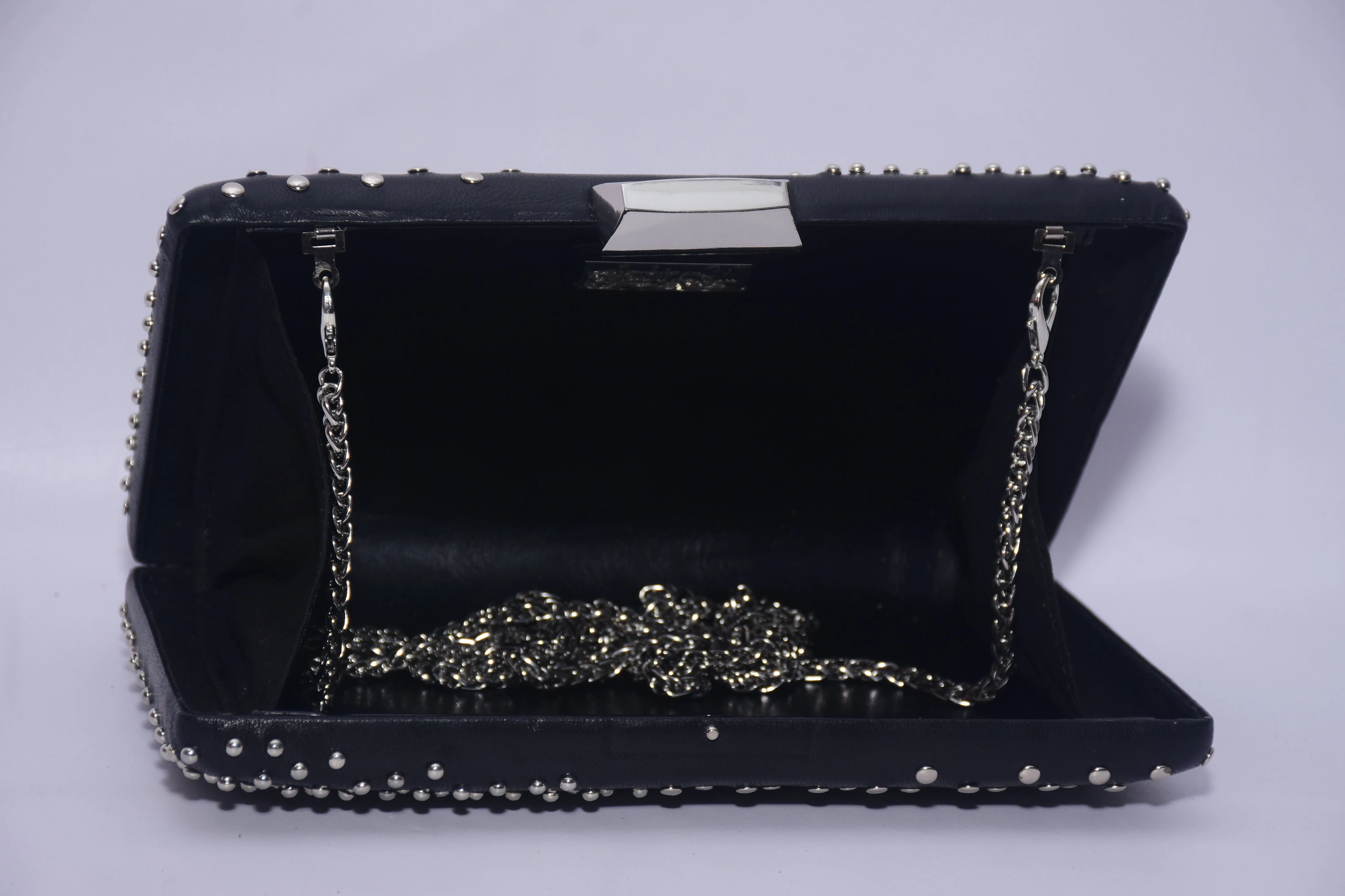 STUDDED BOX CLUTCH IN LEATHER