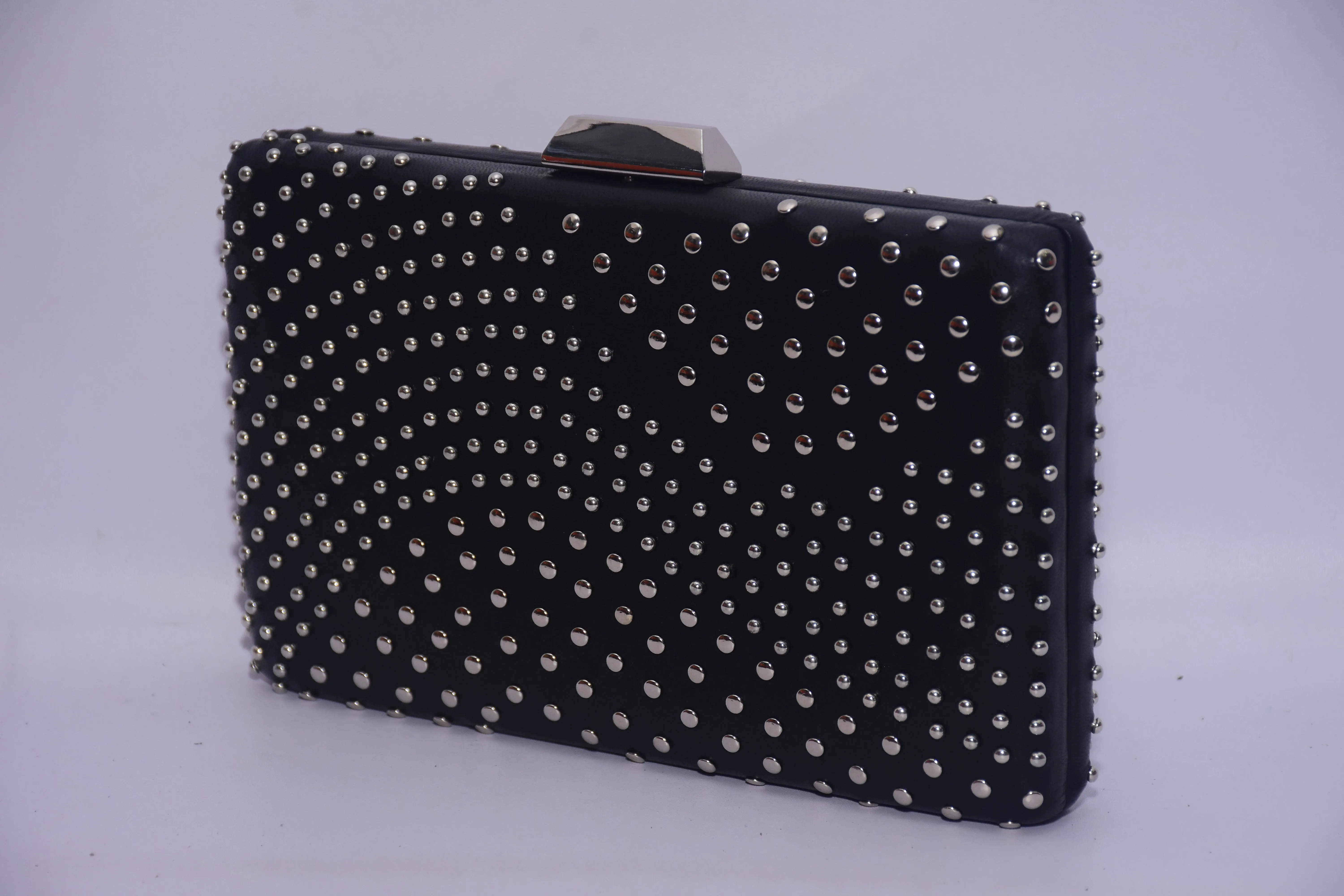 STUDDED BOX CLUTCH IN LEATHER