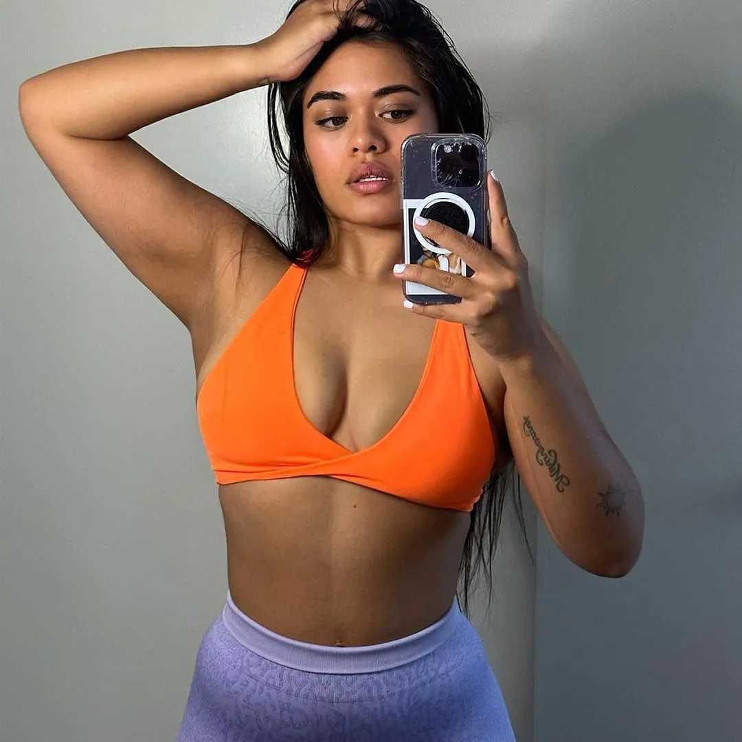 VANTONIA Womens Butterluxe Twist Front Sports Bra Deep V-Neck Crop Top Strappy Cross Back Bra with Nipple Covers-Vivi Bra
