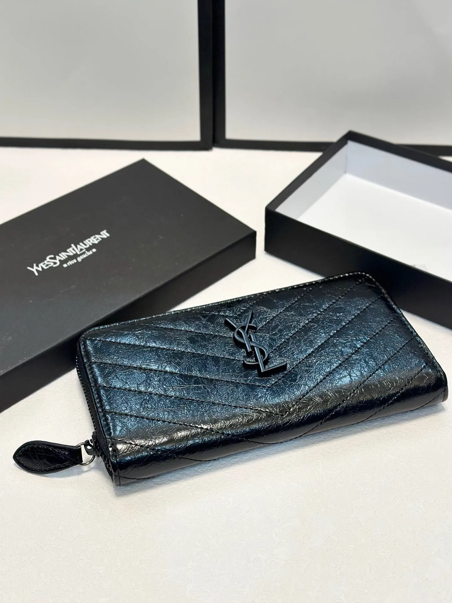 YSK325 Large Zip Wallet / 7.5 x 4.3 x 1 INCHES