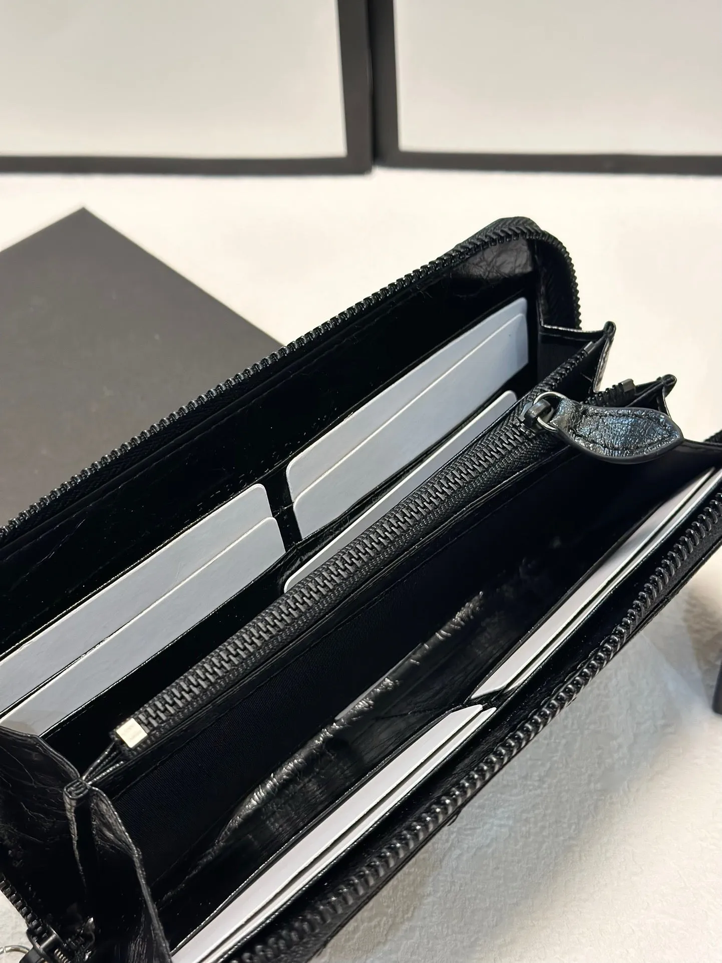 YSK325 Large Zip Wallet / 7.5 x 4.3 x 1 INCHES