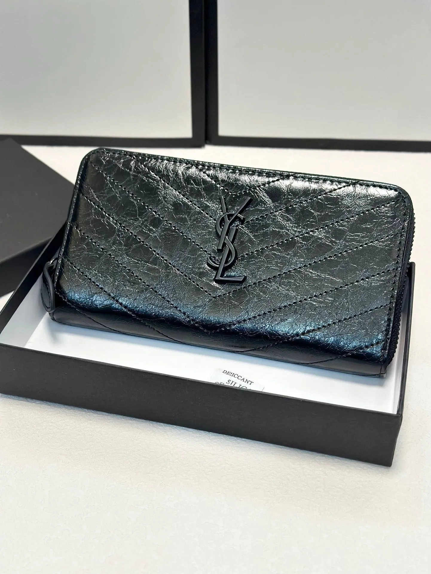 YSK325 Large Zip Wallet / 7.5 x 4.3 x 1 INCHES